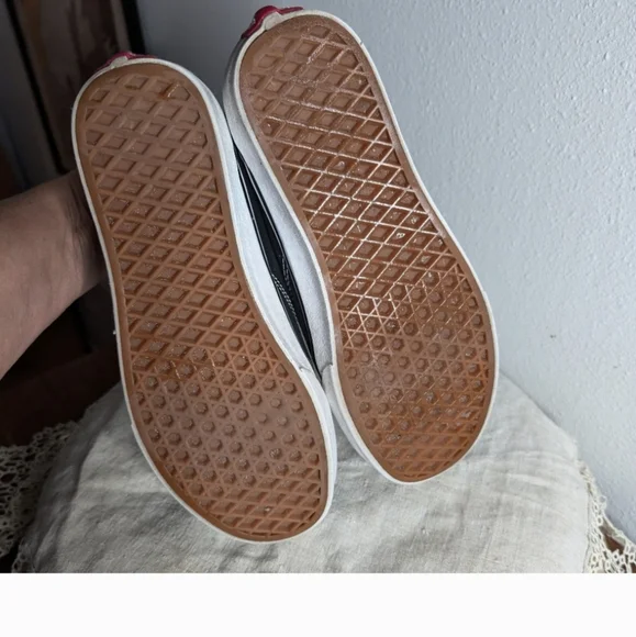Vans Women's Black and White Sneakers Unisex - Picture 6 of 12